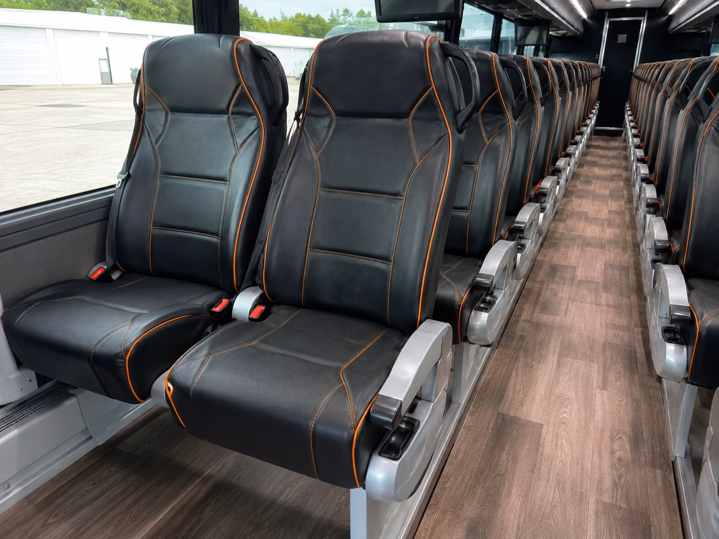 college sports shuttle buses from everett to husky and cougar games