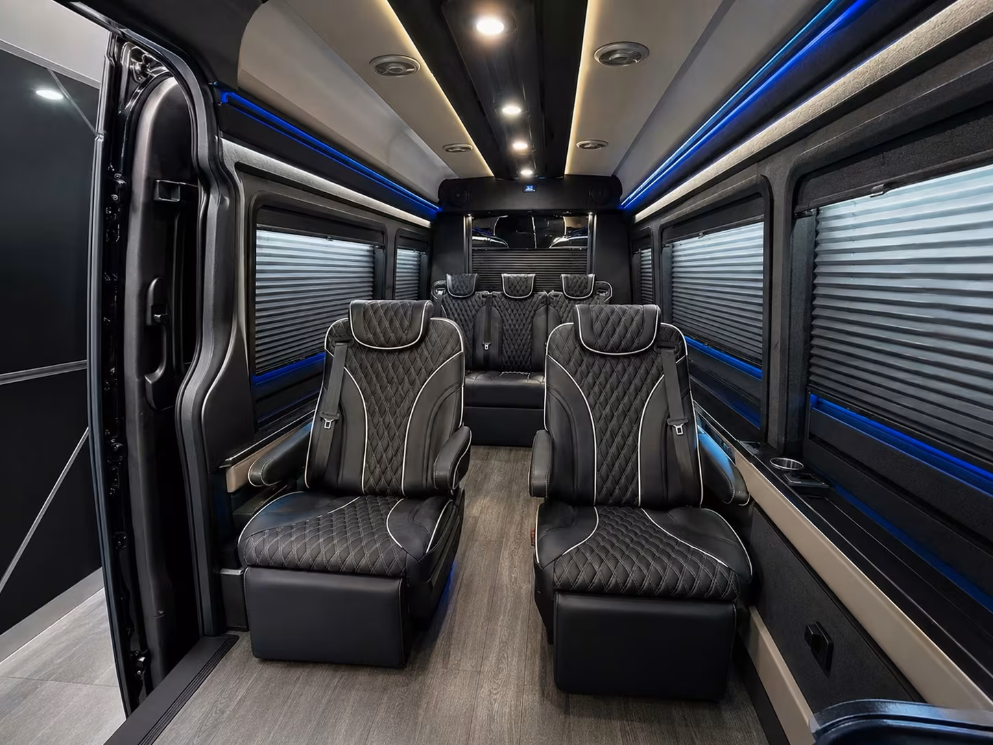 everett bus rentals for convention and event airport transfers