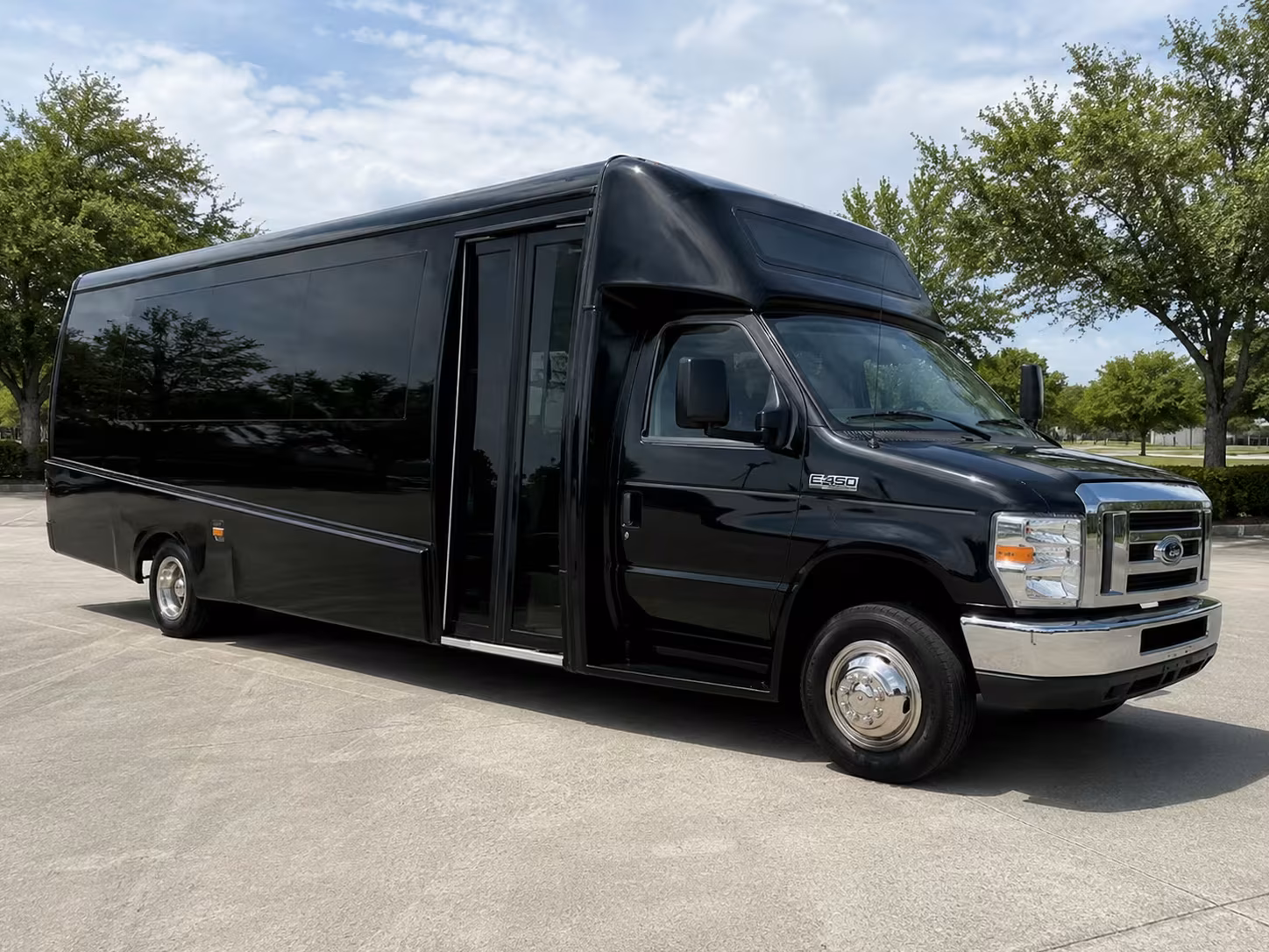 everett employee minibus rentals and charter bus prices