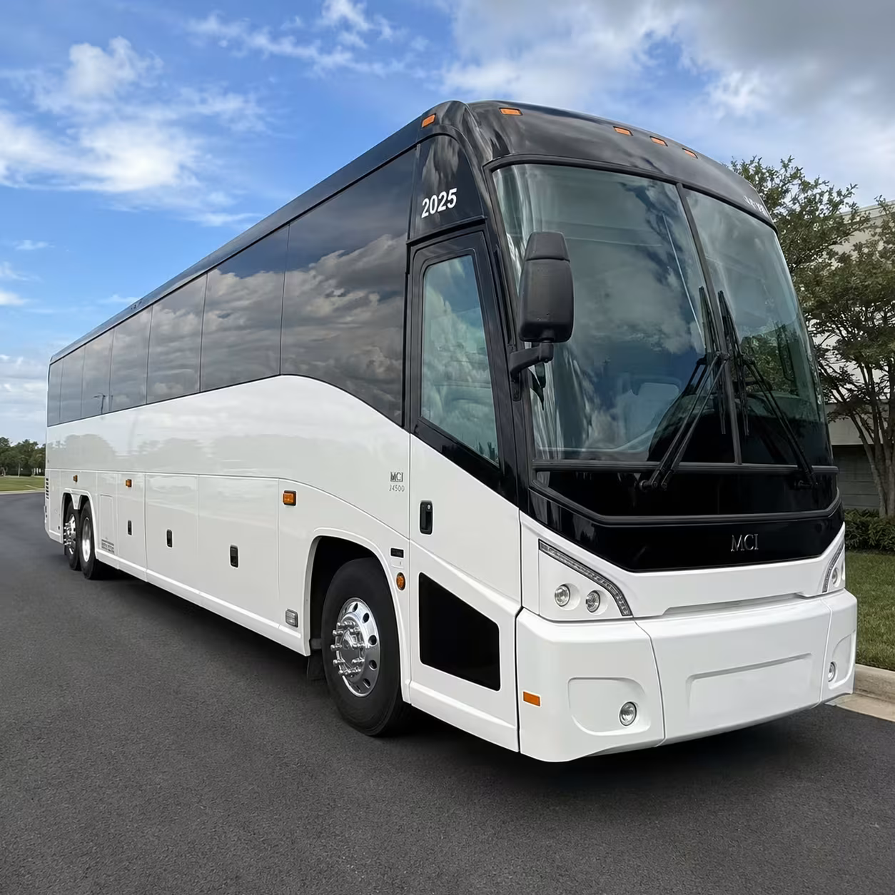 everett employee shuttle buses for boeing and naval station