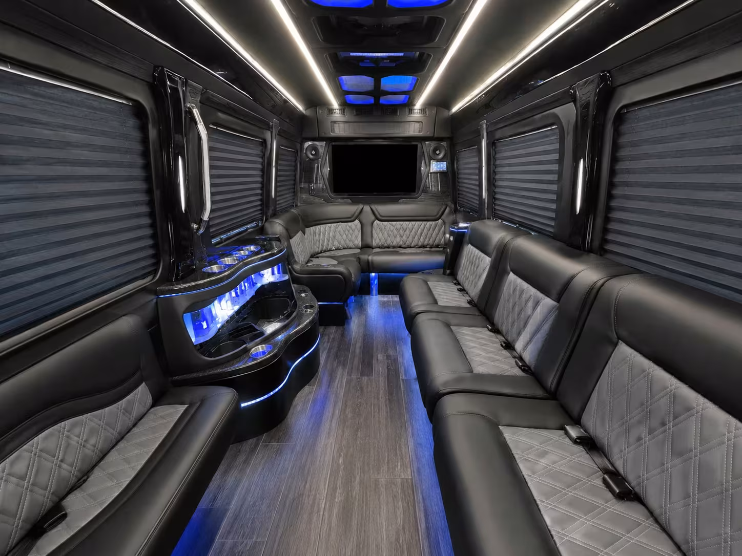 everett shuttle buses for long distance airport and cruise transfers
