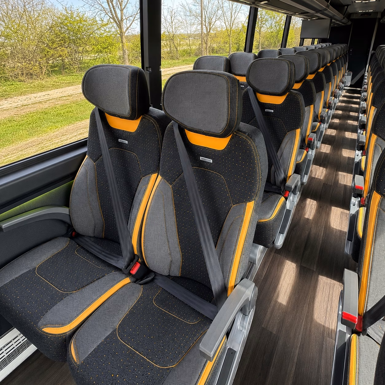 long distance charter bus rentals from everett to the cascades