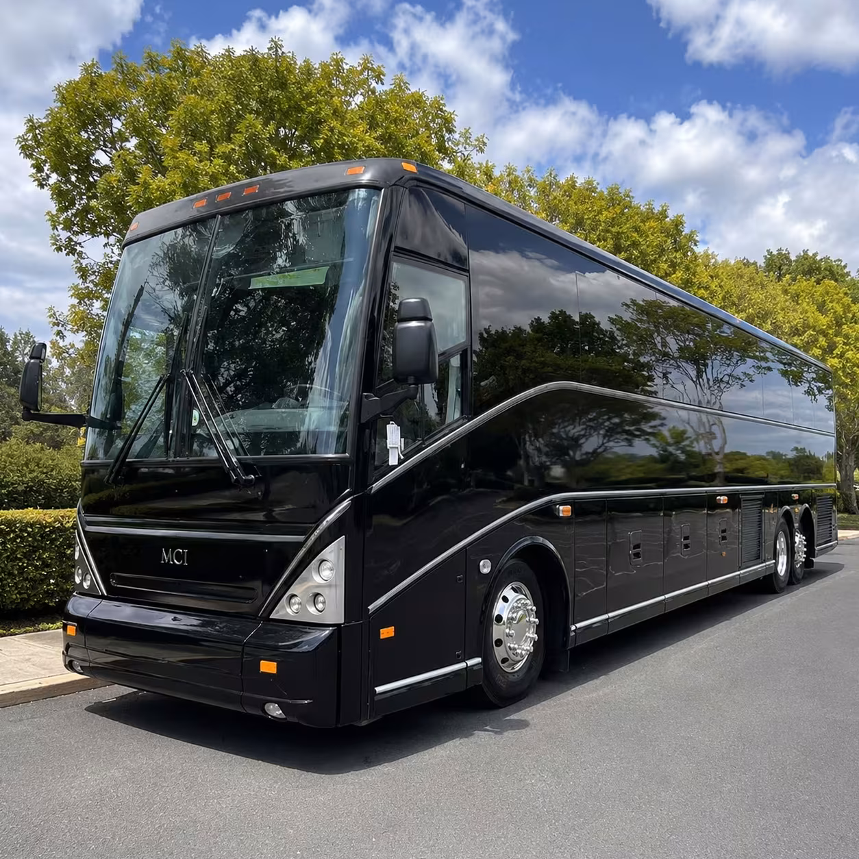 worksite shuttle buses for everett construction projects