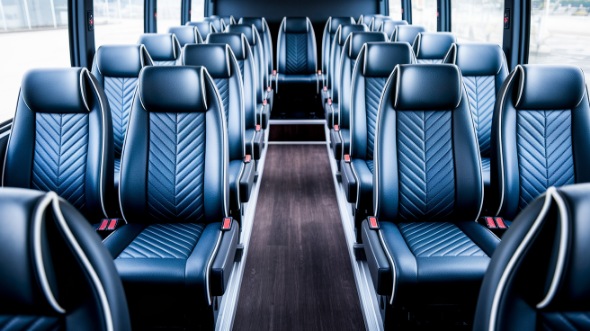 everett 15 passenger minibus rental